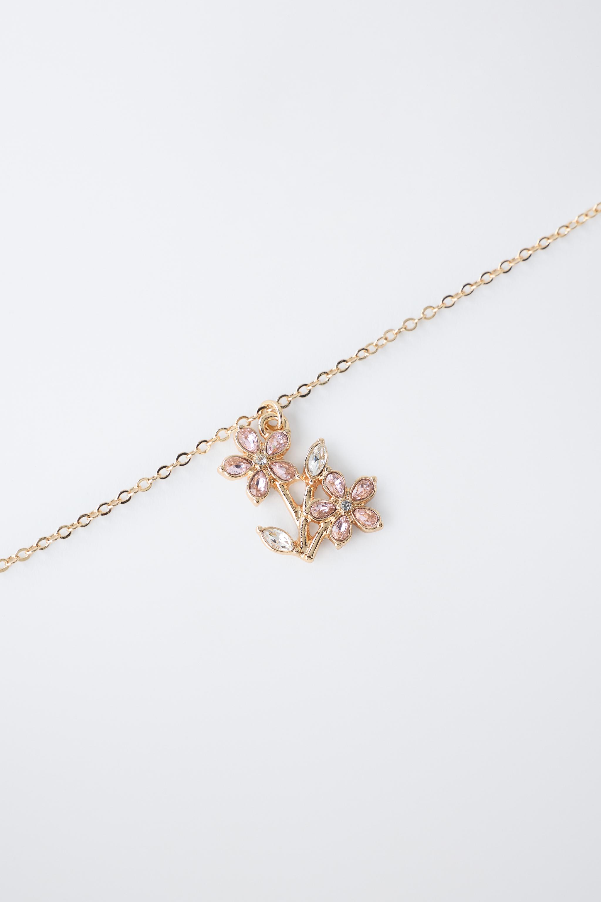 LOT DE DEUX COLLIERS FLEURS
